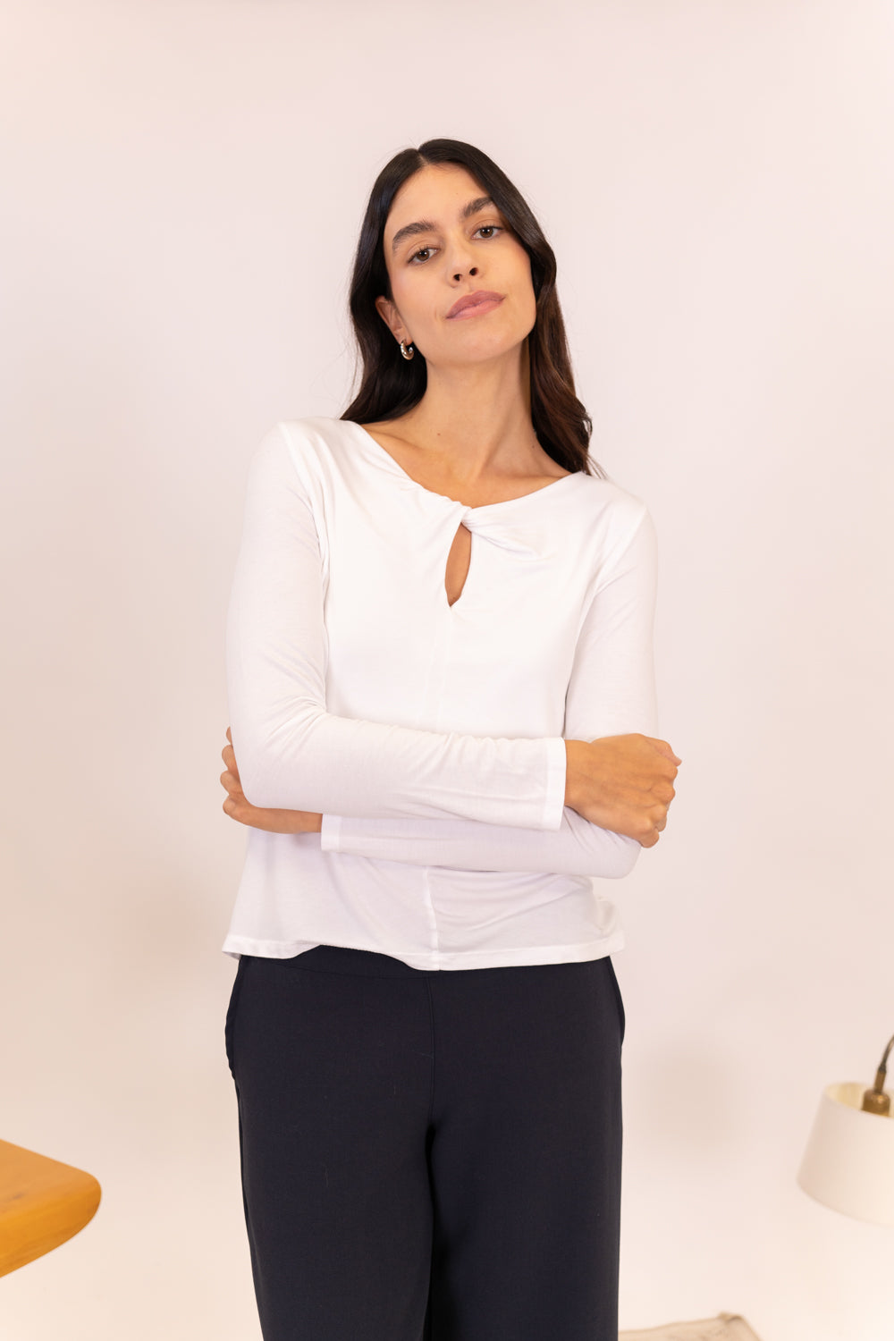 CAMISETA DETALLE ESCOTE 