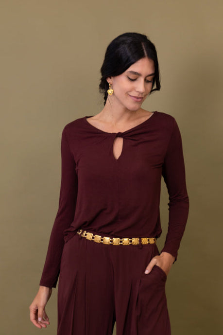 CAMISETA DETALLE ESCOTE 