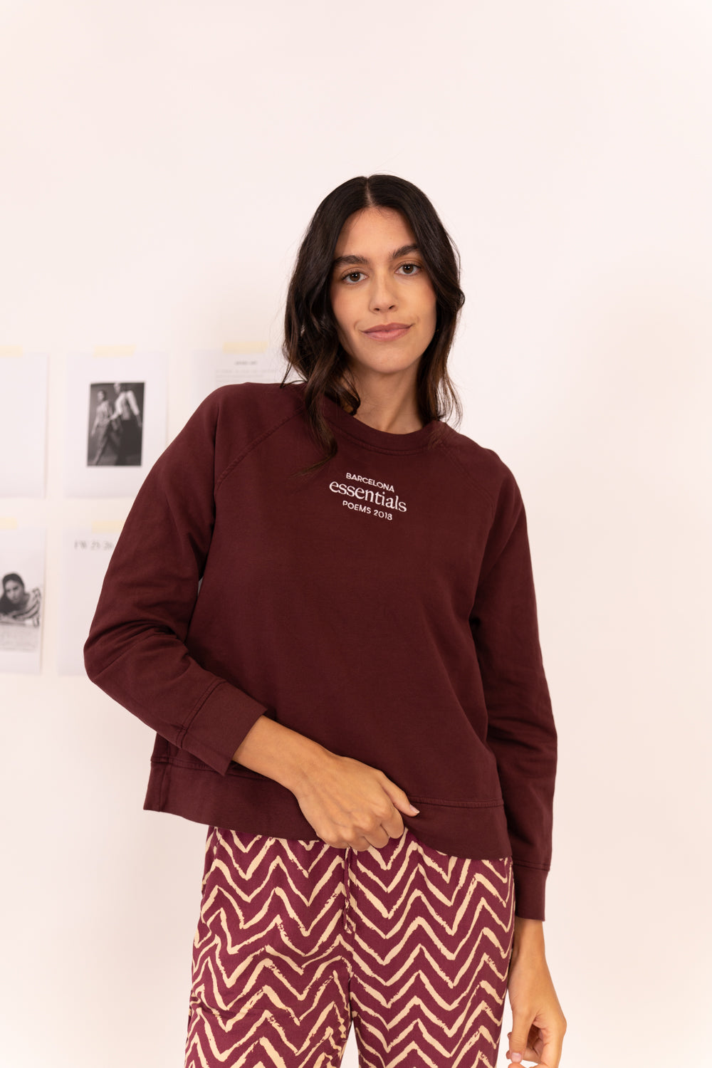 SUDADERA BORDADO CUELLO REDONDO