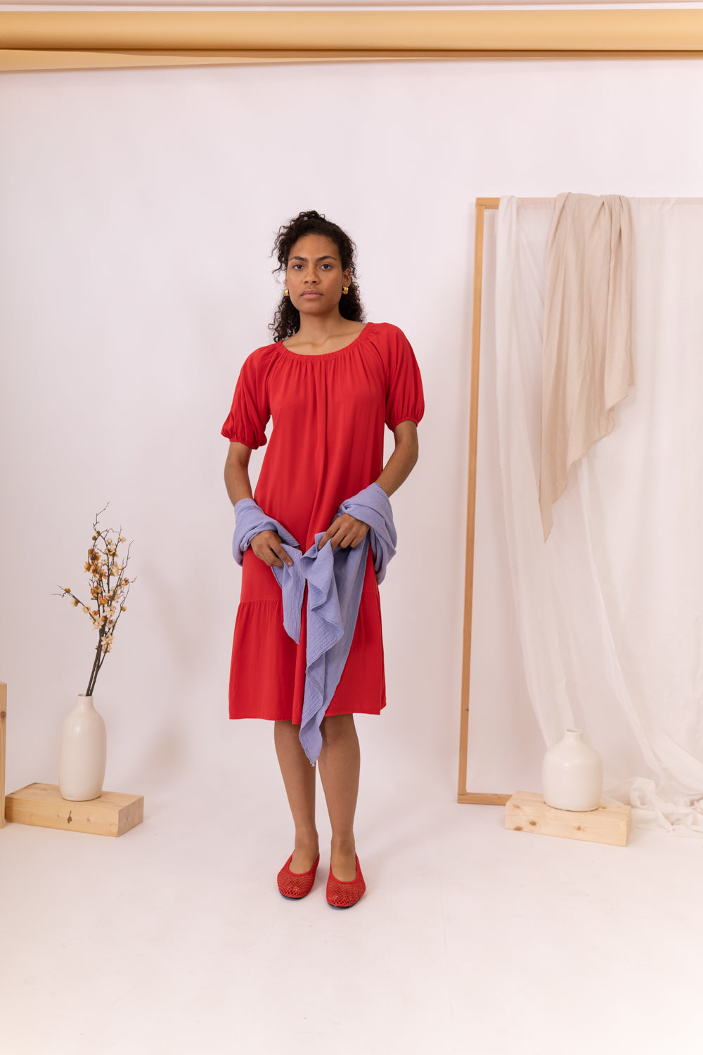 MODELO CON FULARD LAVANDA