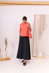 MODELO CON JERSEY BRIDGE CORAL