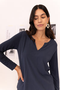 CAMISETA CUELLO PICO VISCOSA