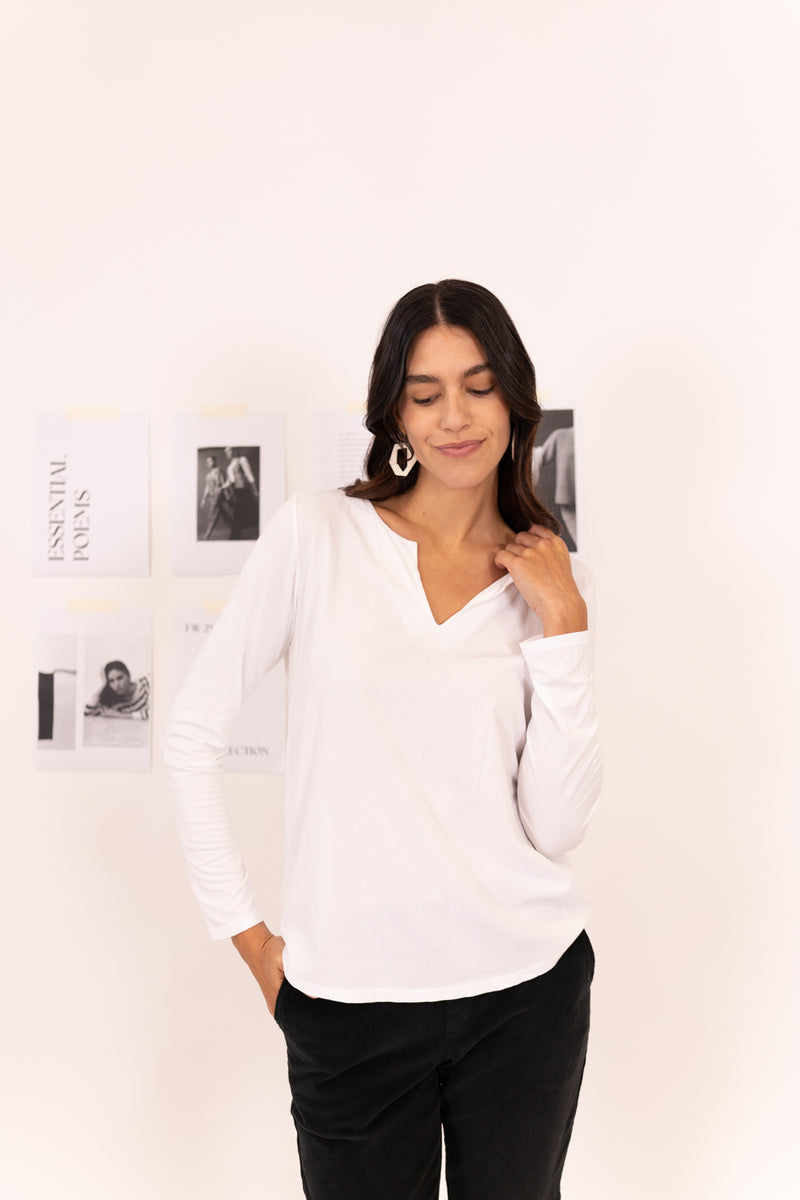 CAMISETA CUELLO PICO VISCOSA