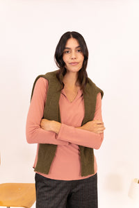 CAMISETA CUELLO PICO VISCOSA