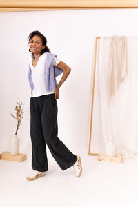 MUJER DE FRENTE PANTALÓN ANTRACITA