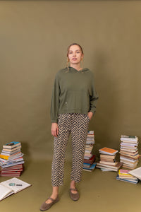 PANTALÓN ESTAMPADO CROPPED
