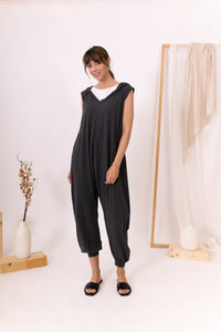 MODELO CON MONO ANTRACITA HAVEN