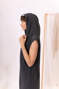MODELO CON CAPUCHA MONO HAVEN ANTRACITA