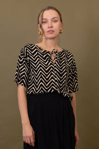 TOP PRINT NEGRO ECRU