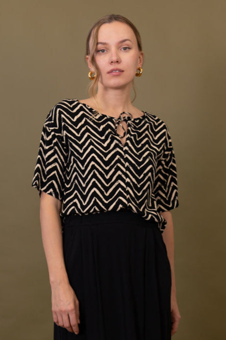TOP PRINT NEGRO ECRU