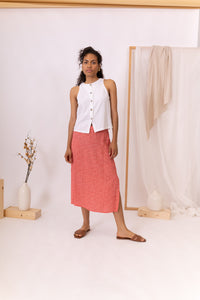 MUJER CON FALDA CORAL ESTAMPADA