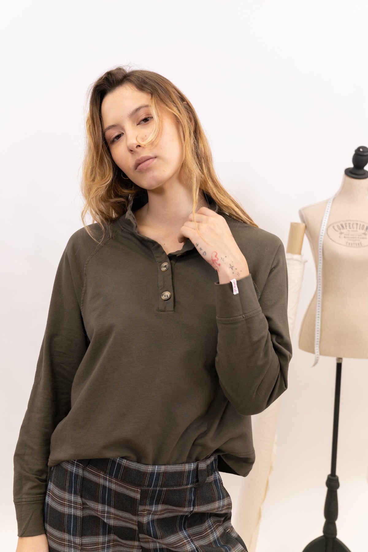 BUTTON SWEATSHIRT ONLY 