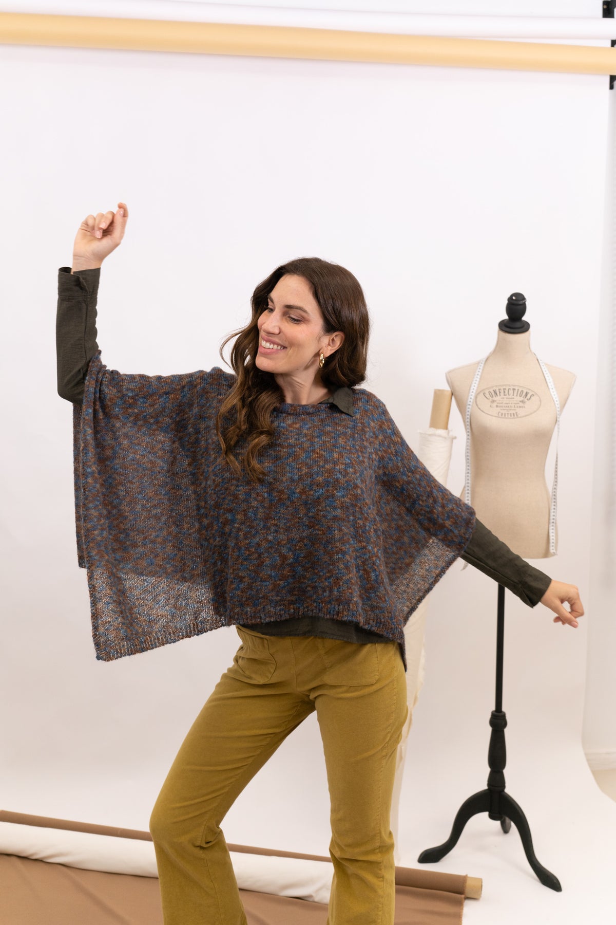 KNIT CAPE WONDER 